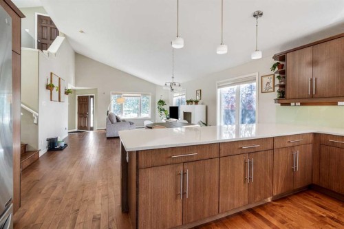 609 Sunridge Crescent West, Lethbridge, AB - Indoor Photo Showing Kitchen