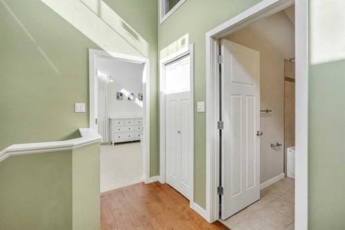 609 Sunridge Crescent West, Lethbridge, AB - Indoor Photo Showing Other Room