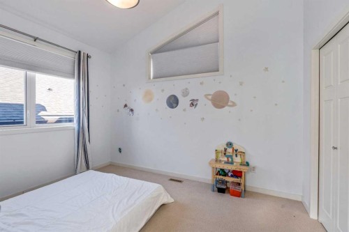 609 Sunridge Crescent West, Lethbridge, AB - Indoor Photo Showing Bedroom