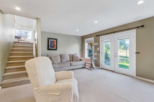 609 Sunridge Crescent West, Lethbridge, AB - Indoor Photo Showing Living Room