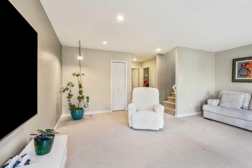 609 Sunridge Crescent West, Lethbridge, AB - Indoor