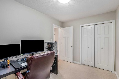 609 Sunridge Crescent West, Lethbridge, AB - Indoor Photo Showing Office