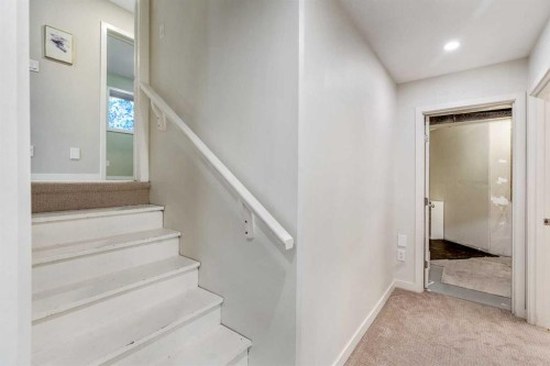 609 Sunridge Crescent West, Lethbridge, AB - Indoor Photo Showing Other Room