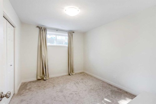 609 Sunridge Crescent West, Lethbridge, AB - Indoor Photo Showing Other Room