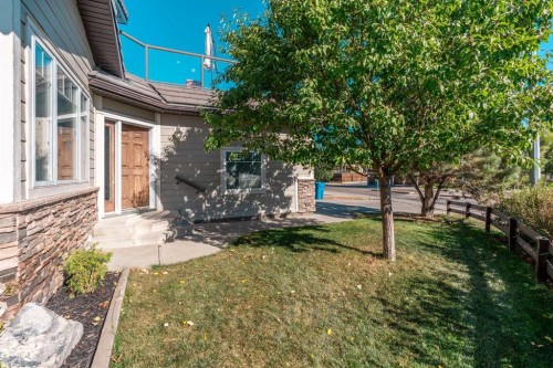 609 Sunridge Crescent West, Lethbridge, AB - Outdoor