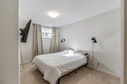 609 Sunridge Crescent West, Lethbridge, AB - Indoor Photo Showing Bedroom