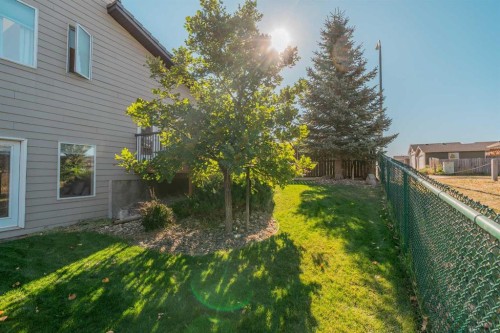 609 Sunridge Crescent West, Lethbridge, AB - Outdoor