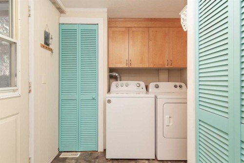 101 6 Avenue Ne, Milk River, AB - Indoor Photo Showing Laundry Room
