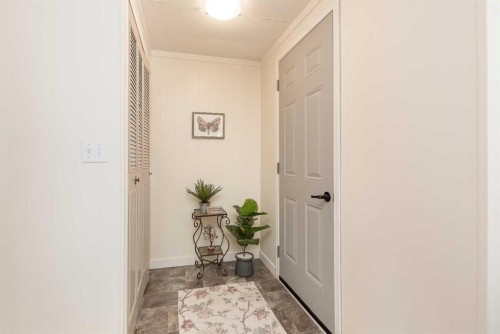 101 6 Avenue Ne, Milk River, AB - Indoor Photo Showing Other Room