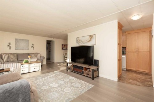 101 6 Avenue Ne, Milk River, AB - Indoor Photo Showing Living Room