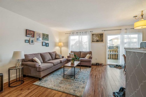 843 Silkstone Close West, Lethbridge, AB - Indoor Photo Showing Living Room