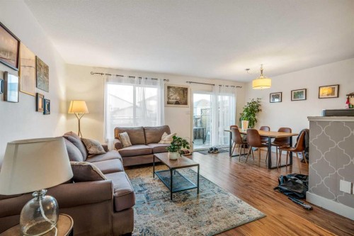 843 Silkstone Close West, Lethbridge, AB - Indoor Photo Showing Living Room