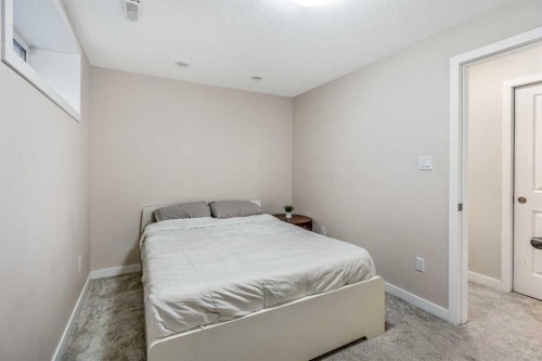 843 Silkstone Close West, Lethbridge, AB - Indoor Photo Showing Bedroom