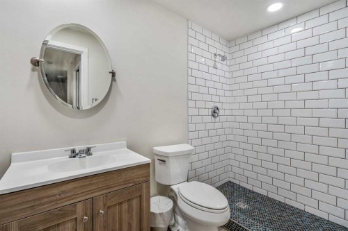 843 Silkstone Close West, Lethbridge, AB - Indoor Photo Showing Bathroom