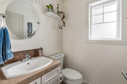 843 Silkstone Close West, Lethbridge, AB - Indoor Photo Showing Bathroom