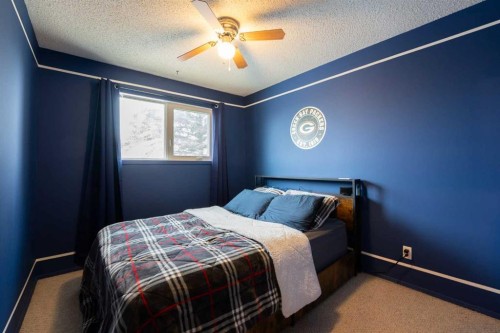 155 Ryerson Road West, Lethbridge, AB - Indoor Photo Showing Bedroom