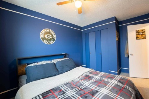 155 Ryerson Road West, Lethbridge, AB - Indoor Photo Showing Bedroom