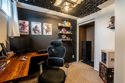 155 Ryerson Road West, Lethbridge, AB - Indoor Photo Showing Office