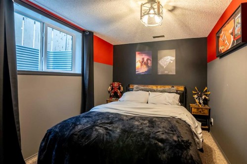 155 Ryerson Road West, Lethbridge, AB - Indoor Photo Showing Bedroom