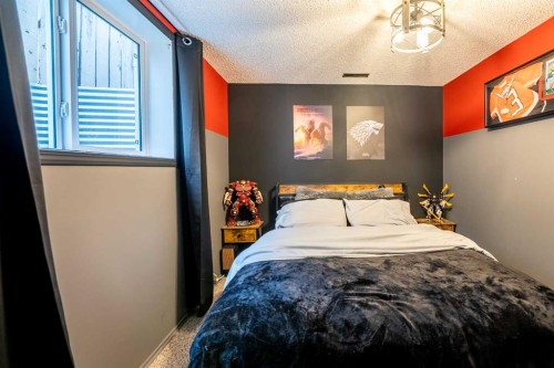 155 Ryerson Road West, Lethbridge, AB - Indoor Photo Showing Bedroom