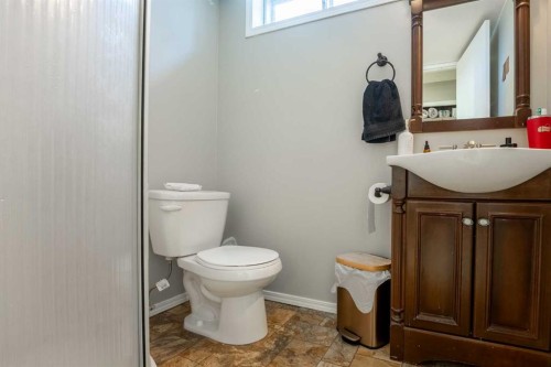155 Ryerson Road West, Lethbridge, AB - Indoor Photo Showing Bathroom