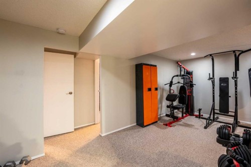 155 Ryerson Road West, Lethbridge, AB - Indoor Photo Showing Gym Room