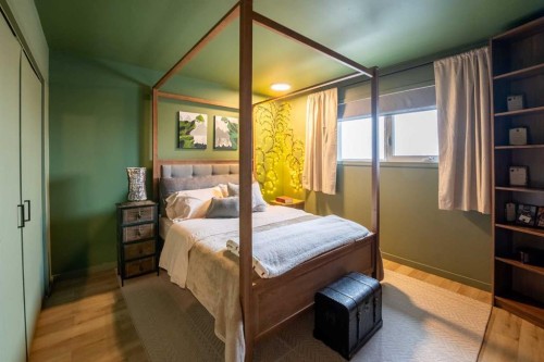 155 Ryerson Road West, Lethbridge, AB - Indoor Photo Showing Bedroom