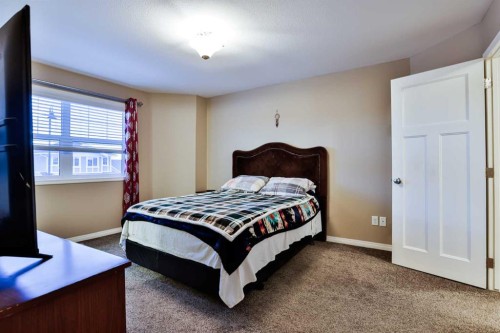 47 Lasalle Road West, Lethbridge, AB - Indoor Photo Showing Bedroom