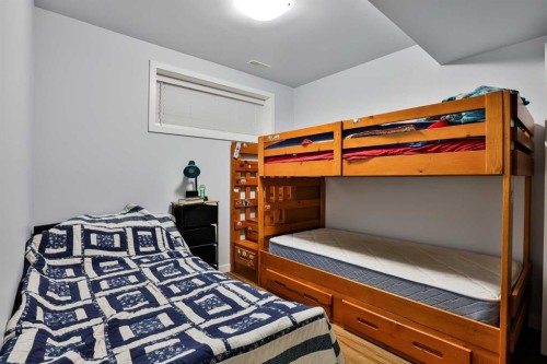 47 Lasalle Road West, Lethbridge, AB - Indoor Photo Showing Bedroom