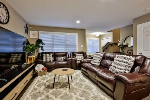 47 Lasalle Road West, Lethbridge, AB - Indoor Photo Showing Living Room