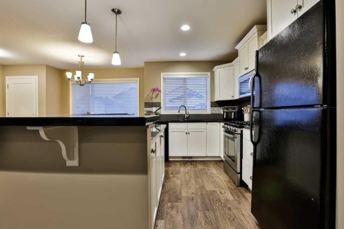 47 Lasalle Road West, Lethbridge, AB - Indoor Photo Showing Kitchen