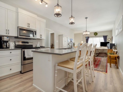 842 Greywolf Run North, Lethbridge, AB - Indoor Photo Showing Kitchen