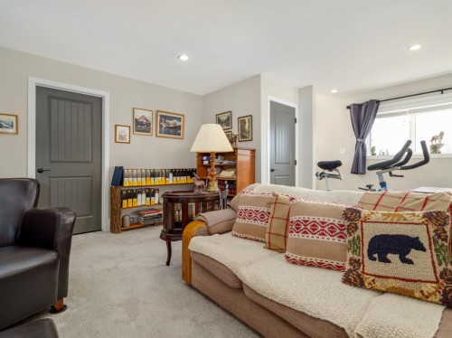842 Greywolf Run North, Lethbridge, AB - Indoor Photo Showing Other Room