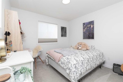 308 Grassland Boulevard West, Lethbridge, AB - Indoor Photo Showing Bedroom