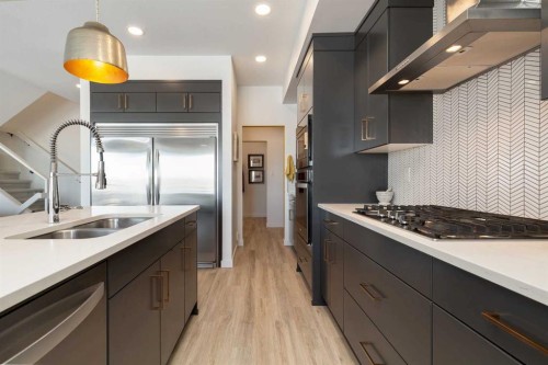 308 Grassland Boulevard West, Lethbridge, AB - Indoor Photo Showing Kitchen With Double Sink With Upgraded Kitchen