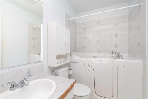 209 Mt Blakiston Road West, Lethbridge, AB - Indoor