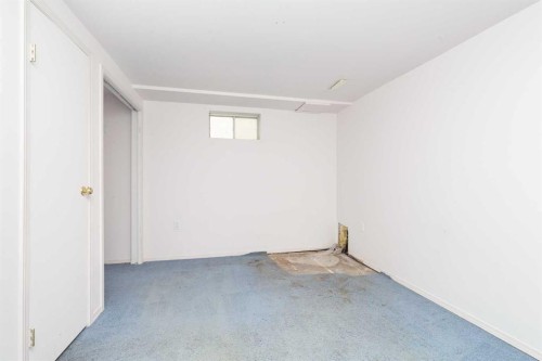 209 Mt Blakiston Road West, Lethbridge, AB - Indoor Photo Showing Other Room