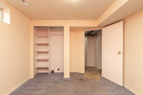 209 Mt Blakiston Road West, Lethbridge, AB - Indoor Photo Showing Other Room