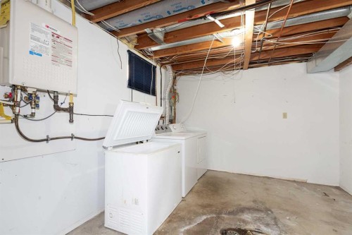 209 Mt Blakiston Road West, Lethbridge, AB - Indoor Photo Showing Laundry Room