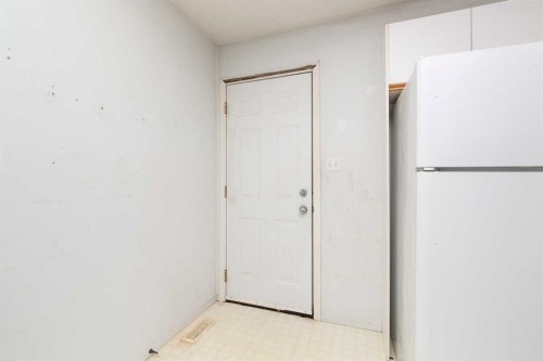 209 Mt Blakiston Road West, Lethbridge, AB - Indoor Photo Showing Other Room