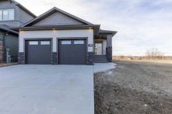 322 Canyon Meadows Road WEST Lethbridge, AB T1K 8E7
