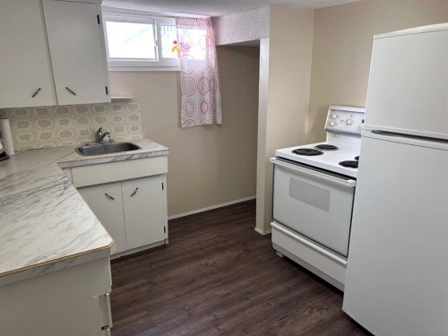 1212 7 Avenue South, Lethbridge, AB - Indoor Photo Showing Kitchen