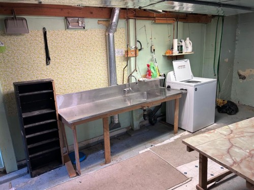 1212 7 Avenue South, Lethbridge, AB - Indoor Photo Showing Laundry Room