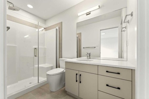 2533 16 Avenue, Coaldale, AB - Indoor Photo Showing Bathroom