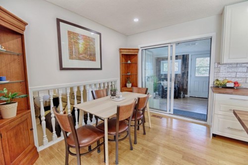 110 Ojibwa Road West, Lethbridge, AB - Indoor Photo Showing Dining Room