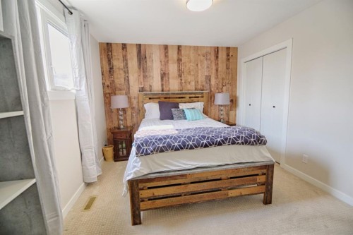 110 Ojibwa Road West, Lethbridge, AB - Indoor Photo Showing Bedroom
