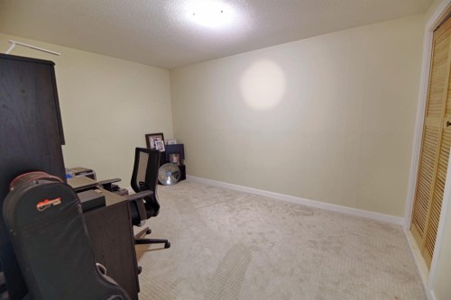 110 Ojibwa Road West, Lethbridge, AB - Indoor Photo Showing Other Room