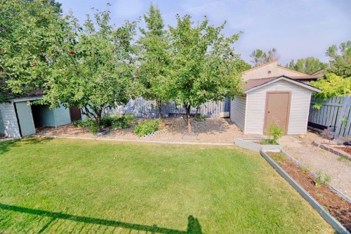 110 Ojibwa Road West, Lethbridge, AB - Outdoor