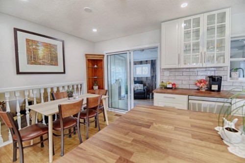 110 Ojibwa Road West, Lethbridge, AB - Indoor Photo Showing Dining Room