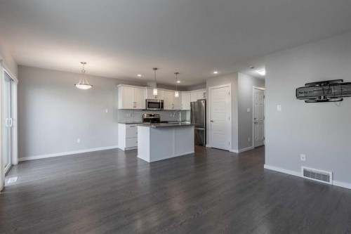 4-1202 Keystone Road West, Lethbridge, AB - Indoor Photo Showing Kitchen